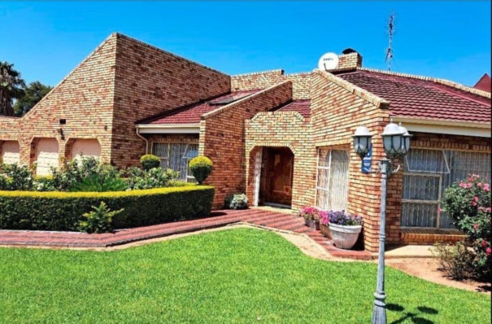 5 Bedroom House for Sale - North West