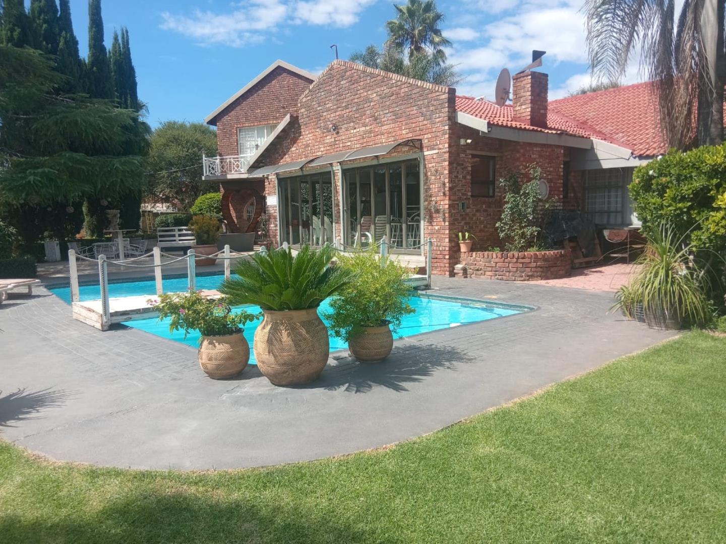 6 Bedroom House for Sale - North West